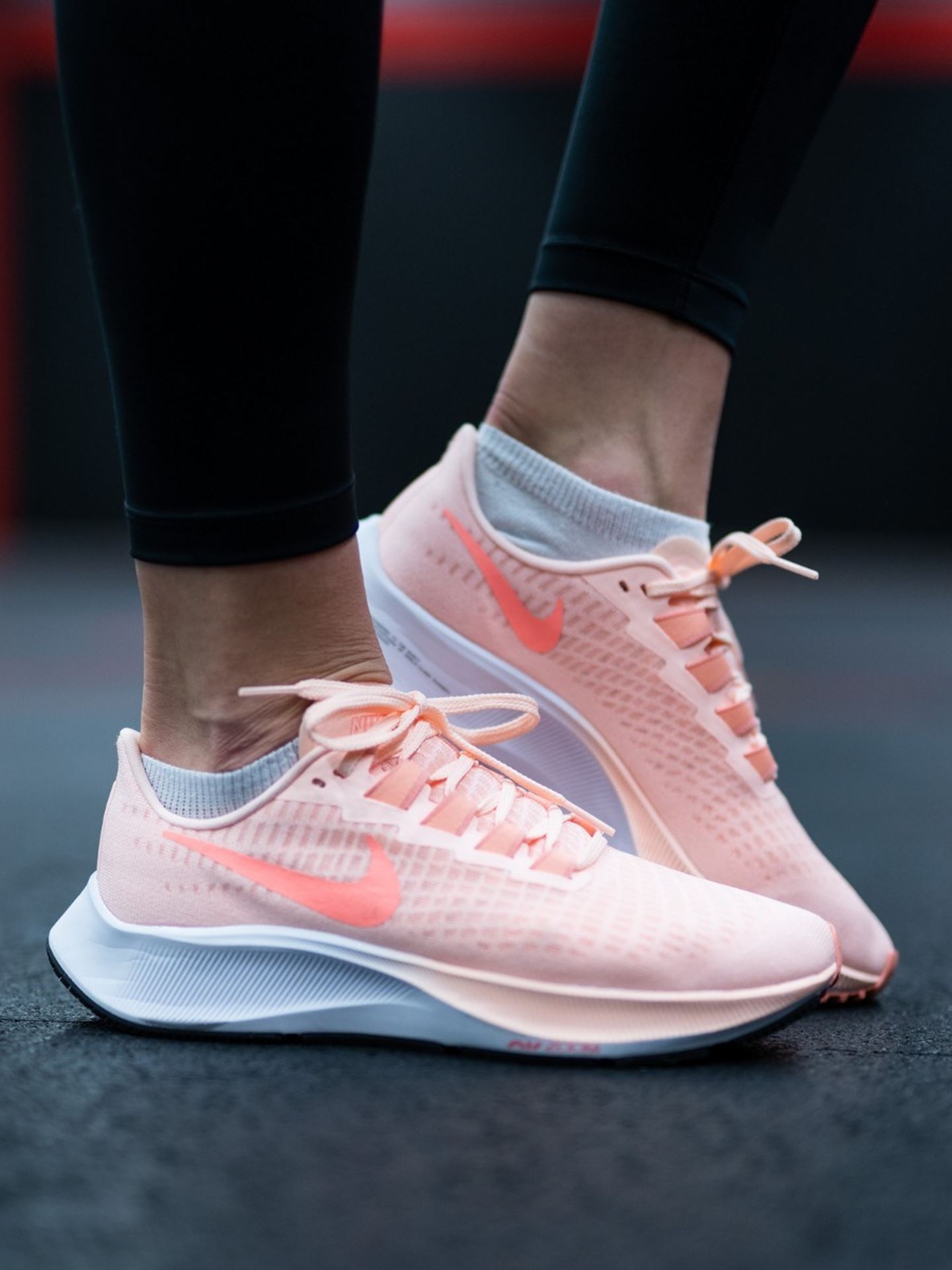 nike pegasus 37 white crimson