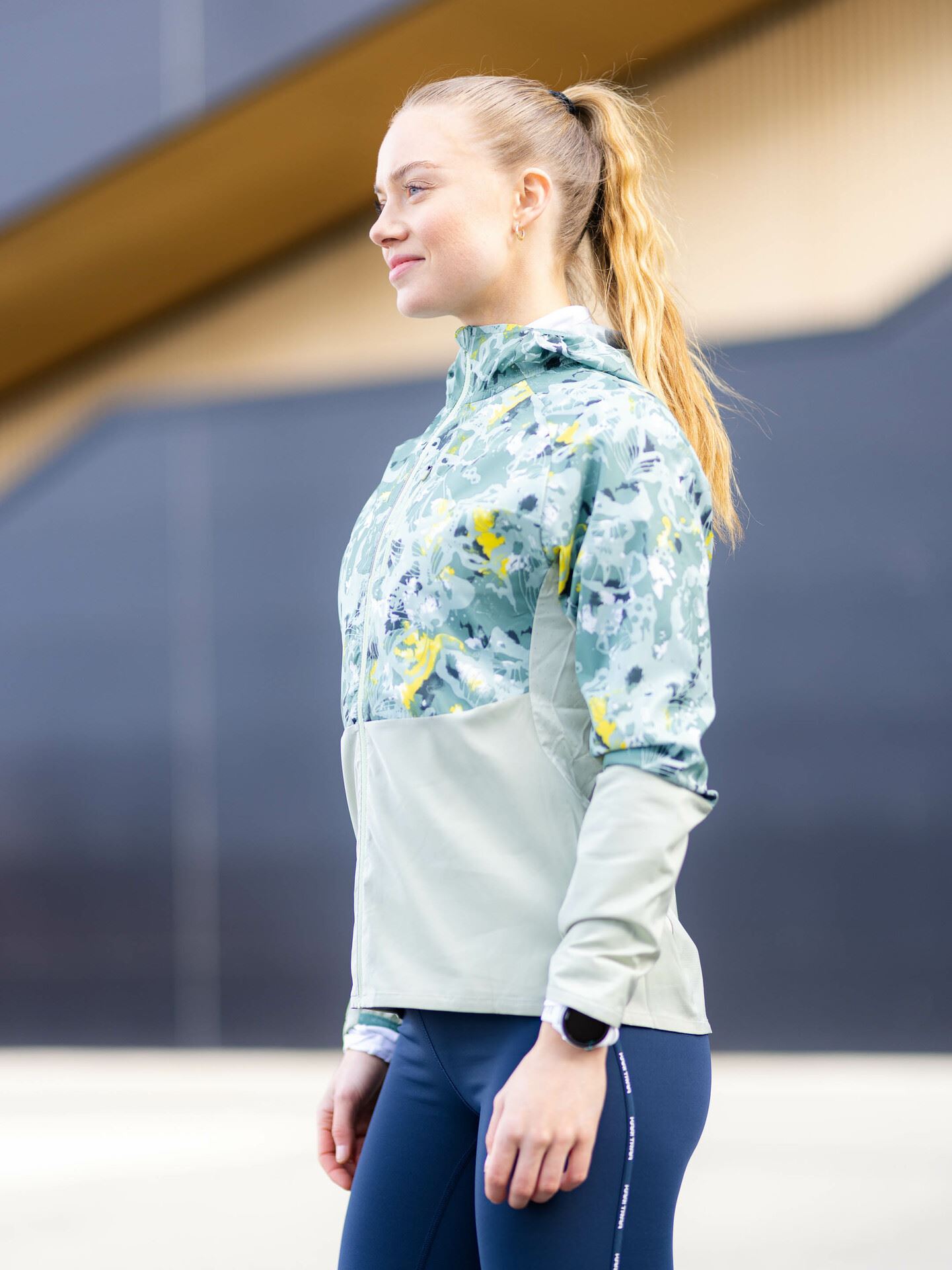 Floral running outlet jacket