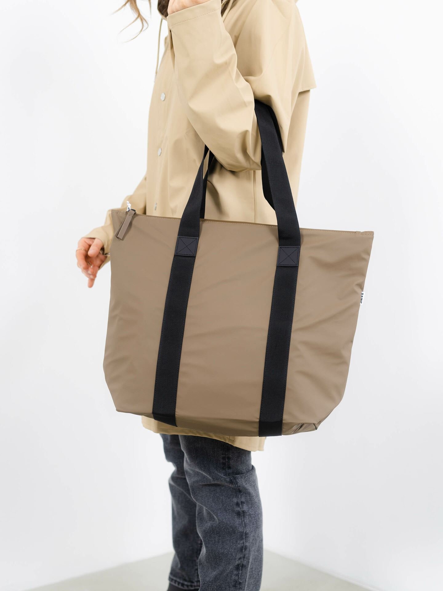 rains-tote-bag-rush-brun-getinspired-no