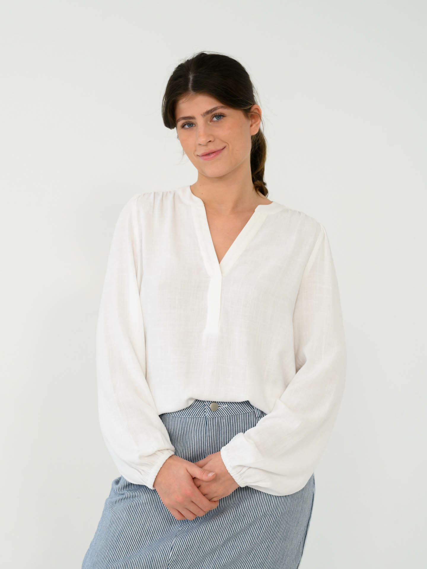 Selected Femme Viva Long Sleeve V-Neck Top - Hvit | Getinspired.no